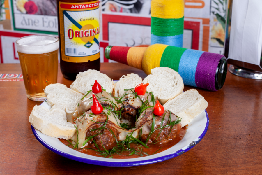 Pitú — almôndegas ao molho